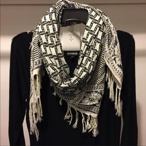 Black and white square fringed scarf